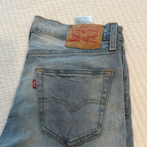 Levi's Men's Light Blue Relaxed Jeans